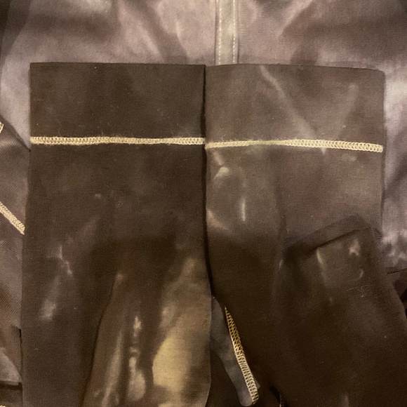 83. Lululemon Tie Dye Drape Top - Picture 5 of 5